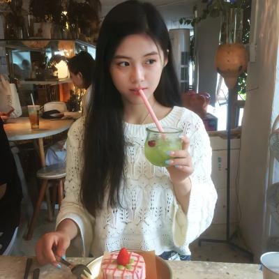 九顶假发的女孩